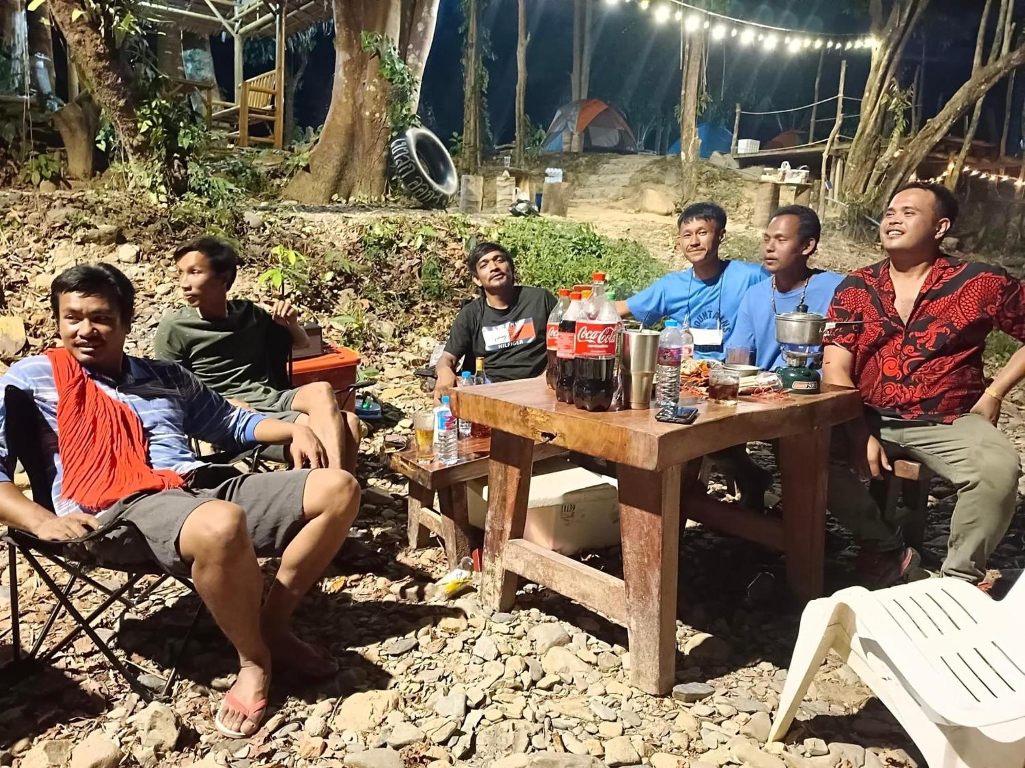 Отель Khaosok August Freedom Camp Khao Sok National Park Экстерьер фото