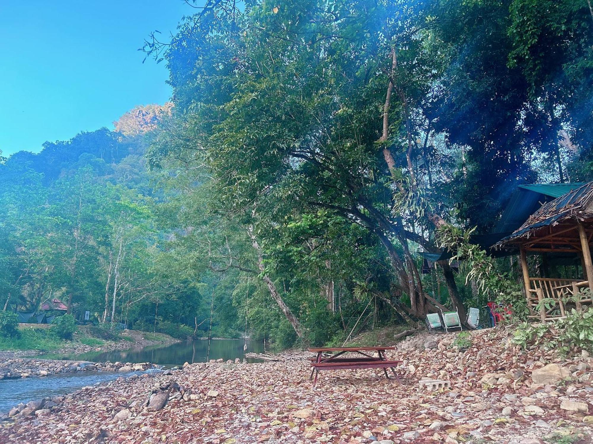 Отель Khaosok August Freedom Camp Khao Sok National Park Экстерьер фото